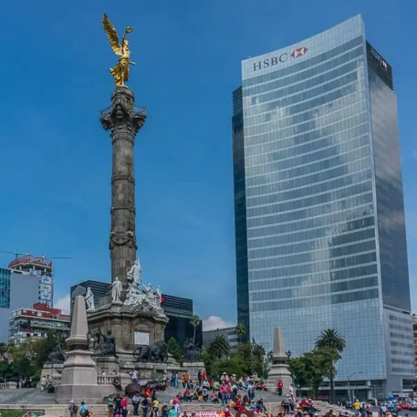 Angel of Independence in the middle of the Paseo de la Reforma.