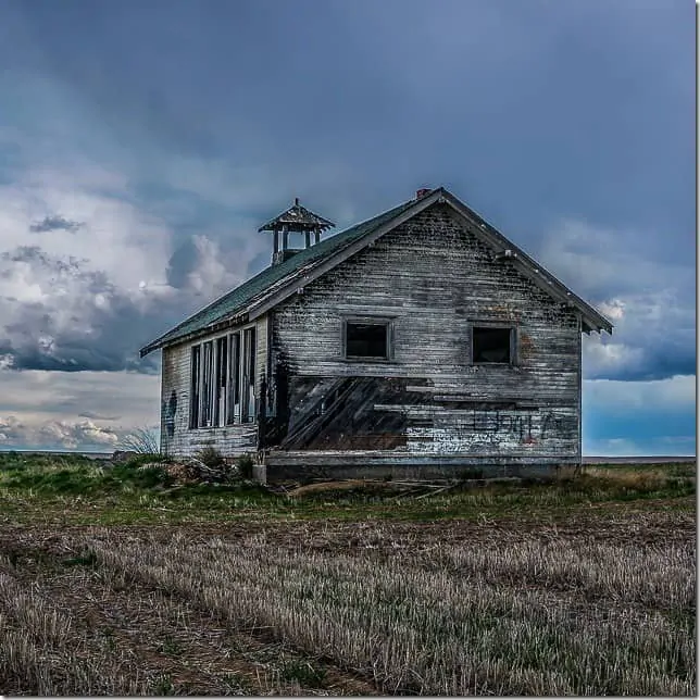 Dilapidated house in Eastern Washington - 49 Places to Visit on the Ultimate West Coast Road Trip