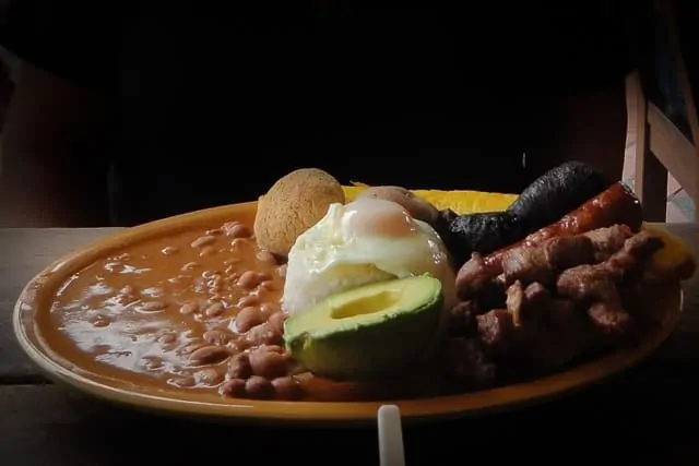 Bandeja Paisa - qué hacer en Medellín