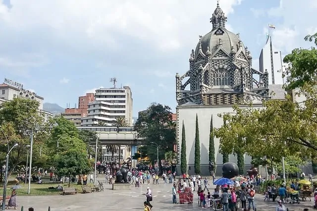 Plaza Botero - qué hacer en Medellín