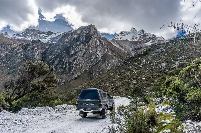 Llegando a Laguna Parón - Laguna Parón