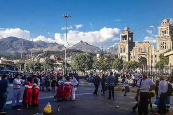 Plaza central - qué hacer en Huaraz