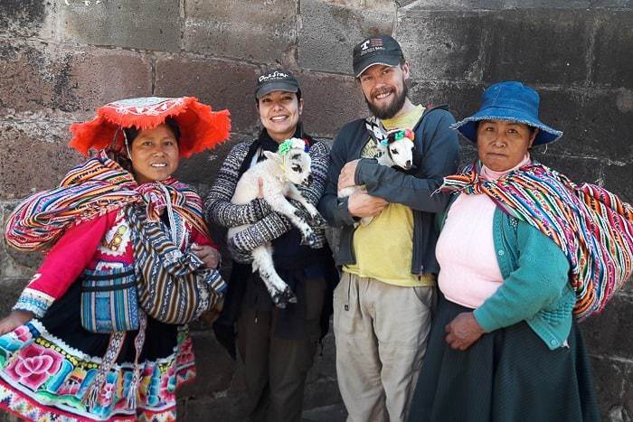 Locales en traje típico - que hacer en Cusco