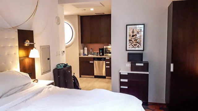 Our free room in downtown Manhattan - How to stay in hotels for free