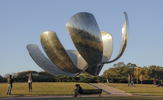 Buenos Aires Tours flower sculpture