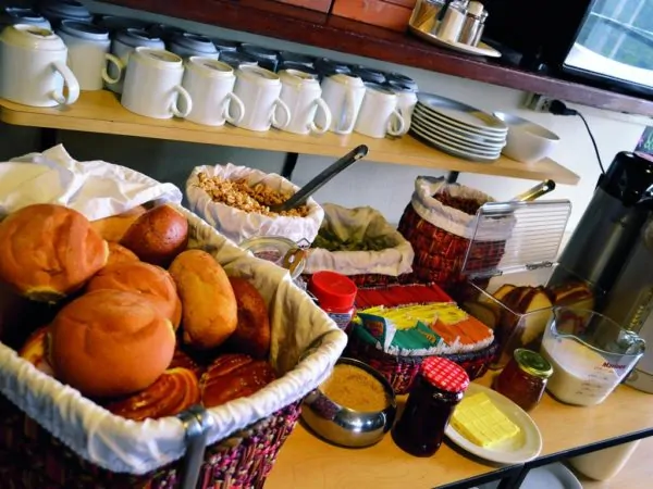 10 things to know about hostels breakfast