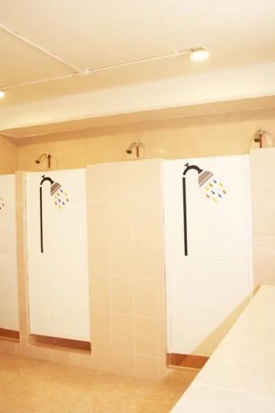 10 things you need to know about hostels bathrooms