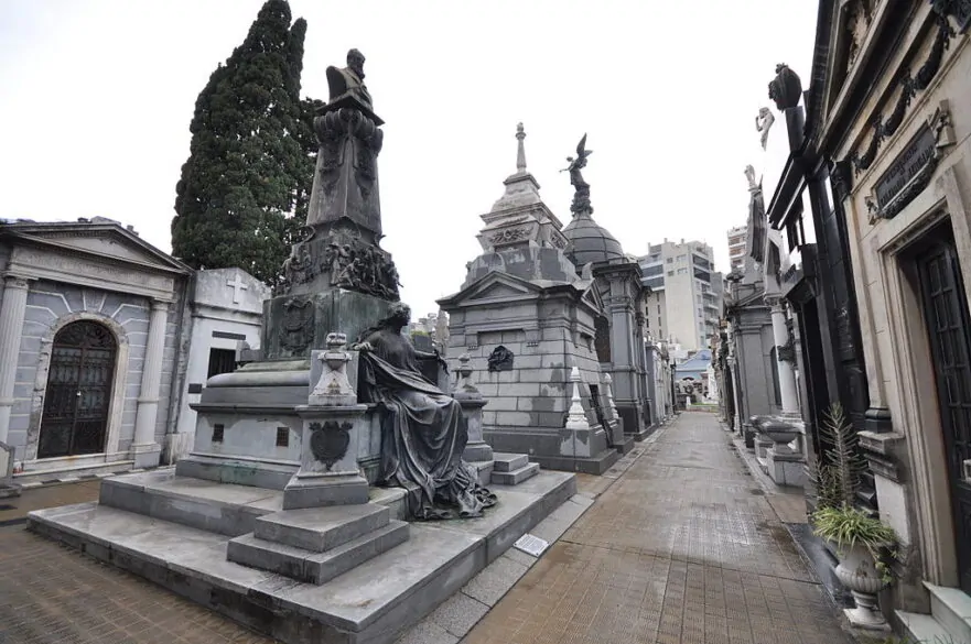 recoleta cemetery buenos aires