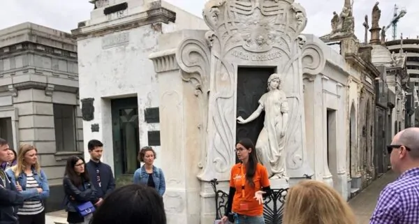 recoleta cemetery buenos aires tours