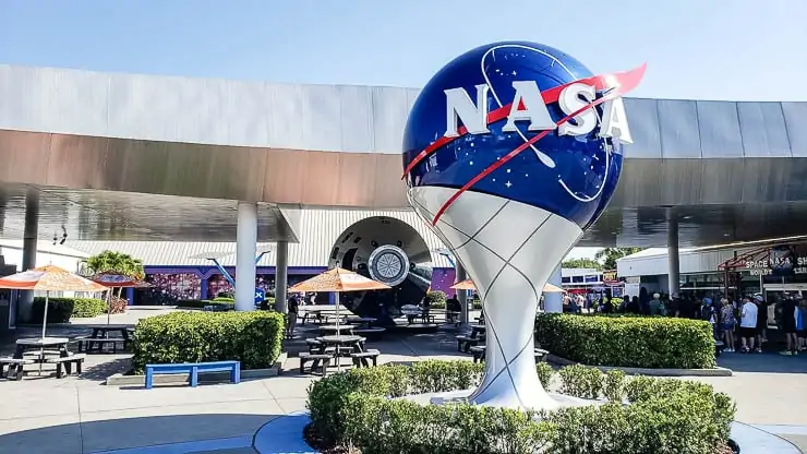 kennedy space center tour times